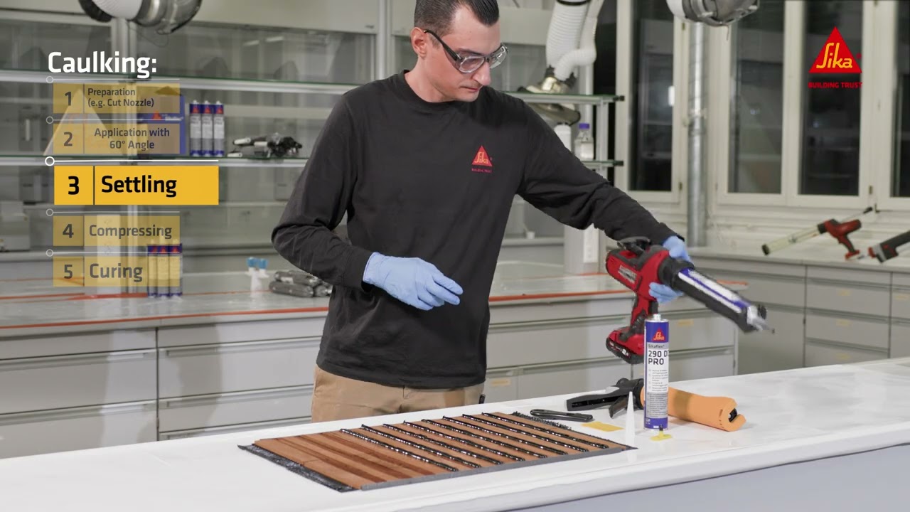 Titelseite Teak Deck Caulking Application